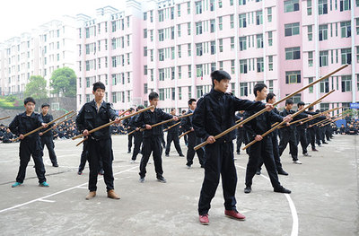 初二转读技校：是否需要办理退学手续？